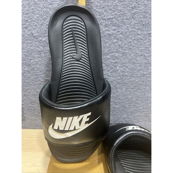 Nike Benassi JDI Slides Sandals Black/White Womens Size 8 CN9675-002 - Picture 5 of 8